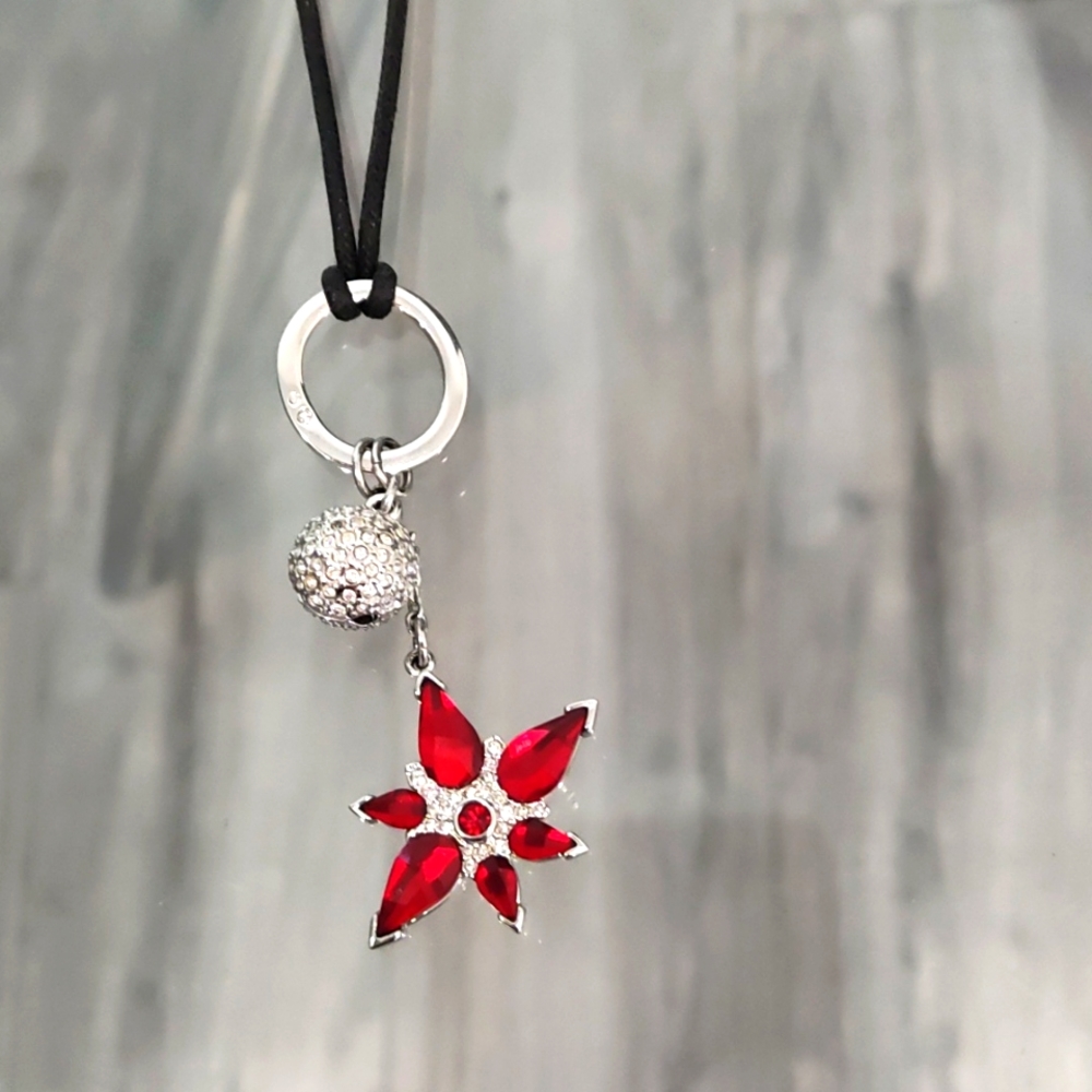 🦢 Swarovski Crystal Pendant Necklace!